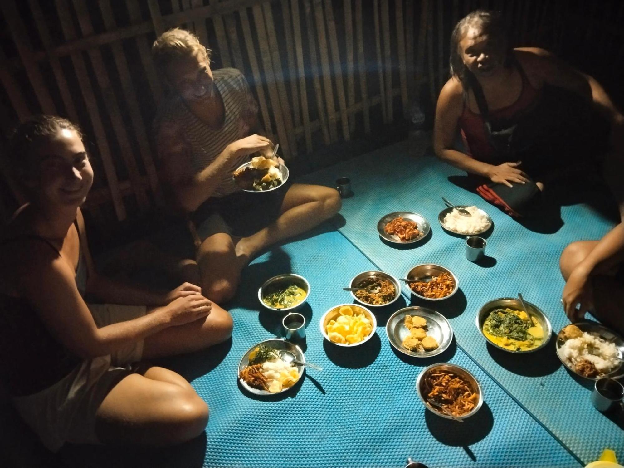 Jhony'S Backpacker-Guest House Only Stay Here Book Treking With Us Bukit Lawang Zewnętrze zdjęcie