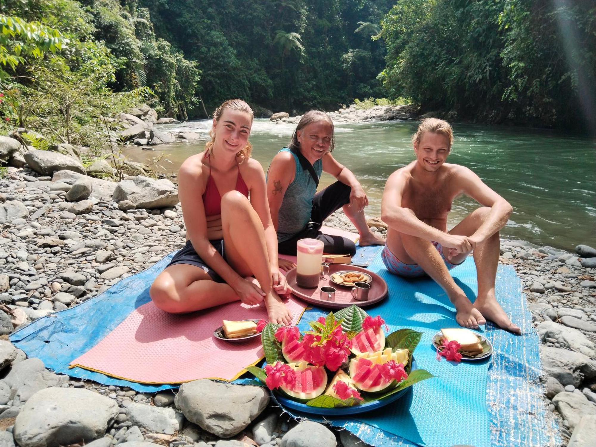 Jhony'S Backpacker-Guest House Only Stay Here Book Treking With Us Bukit Lawang Zewnętrze zdjęcie