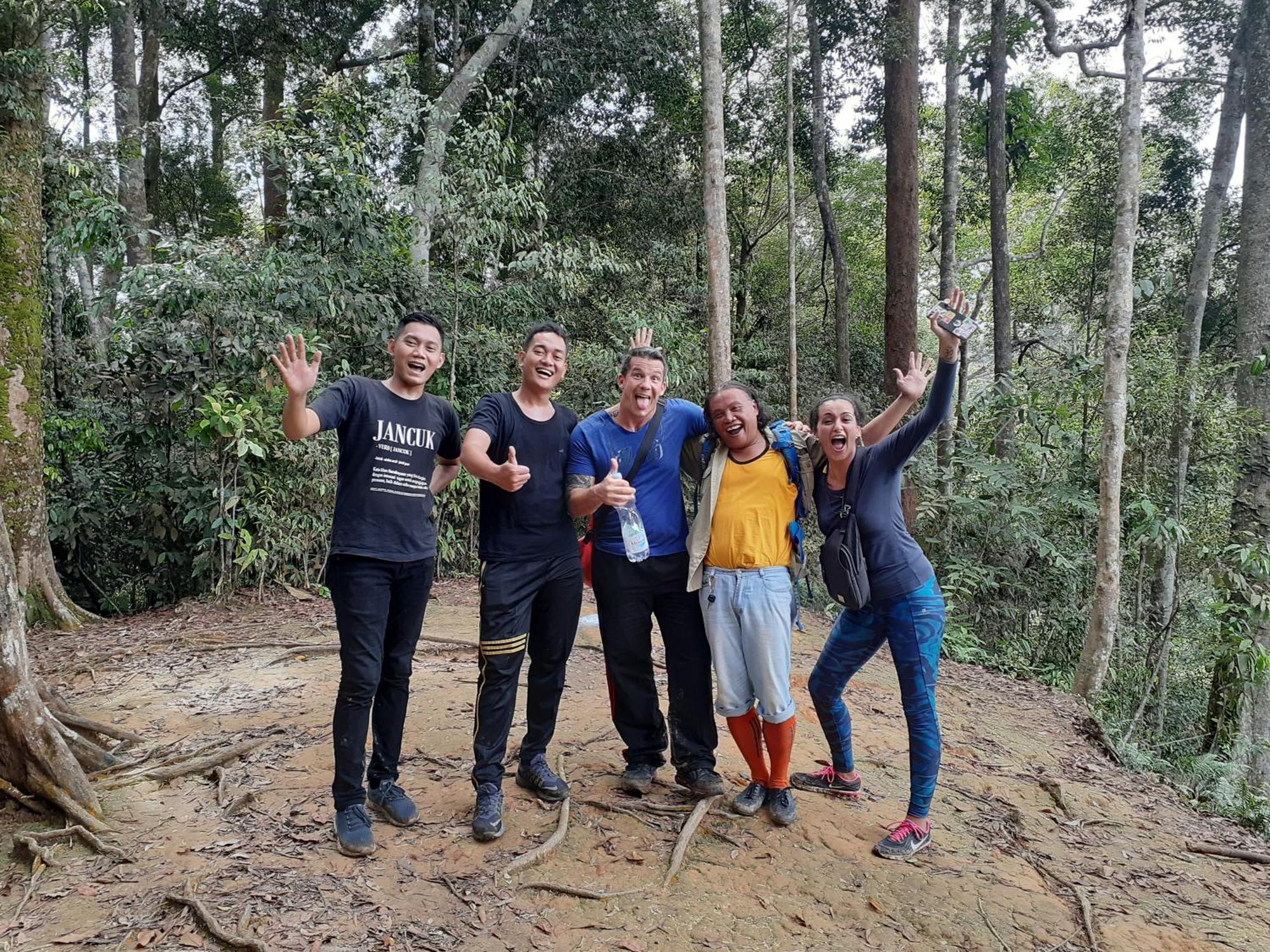 Jhony'S Backpacker-Guest House Only Stay Here Book Treking With Us Bukit Lawang Zewnętrze zdjęcie