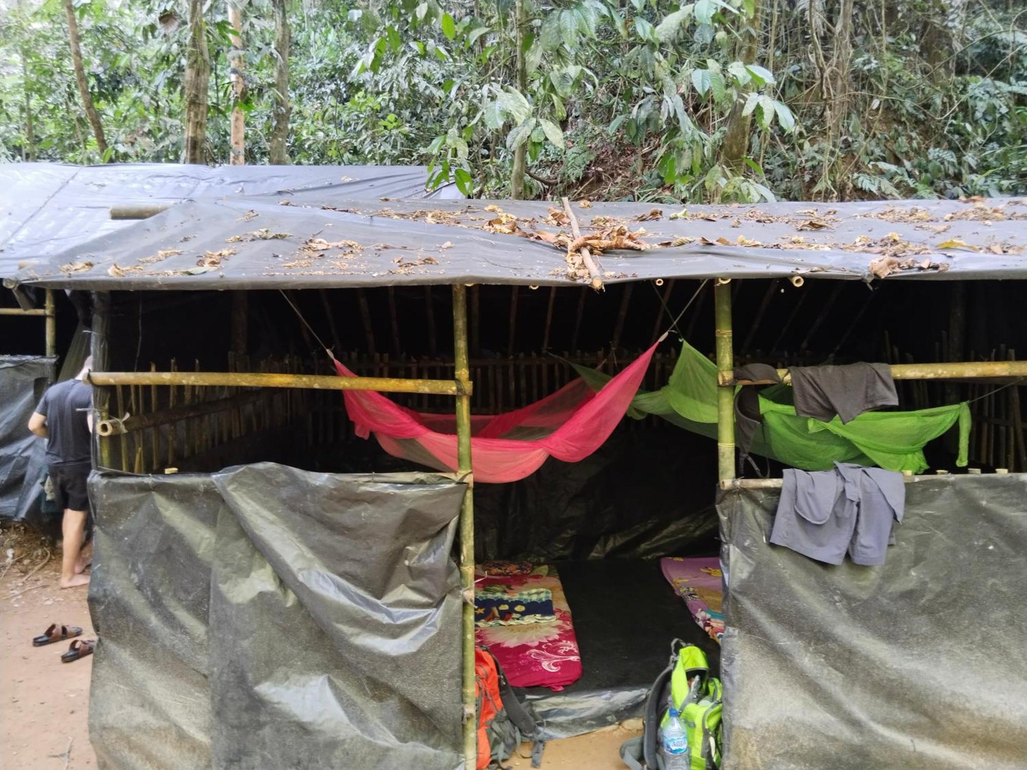 Jhony'S Backpacker-Guest House Only Stay Here Book Treking With Us Bukit Lawang Zewnętrze zdjęcie
