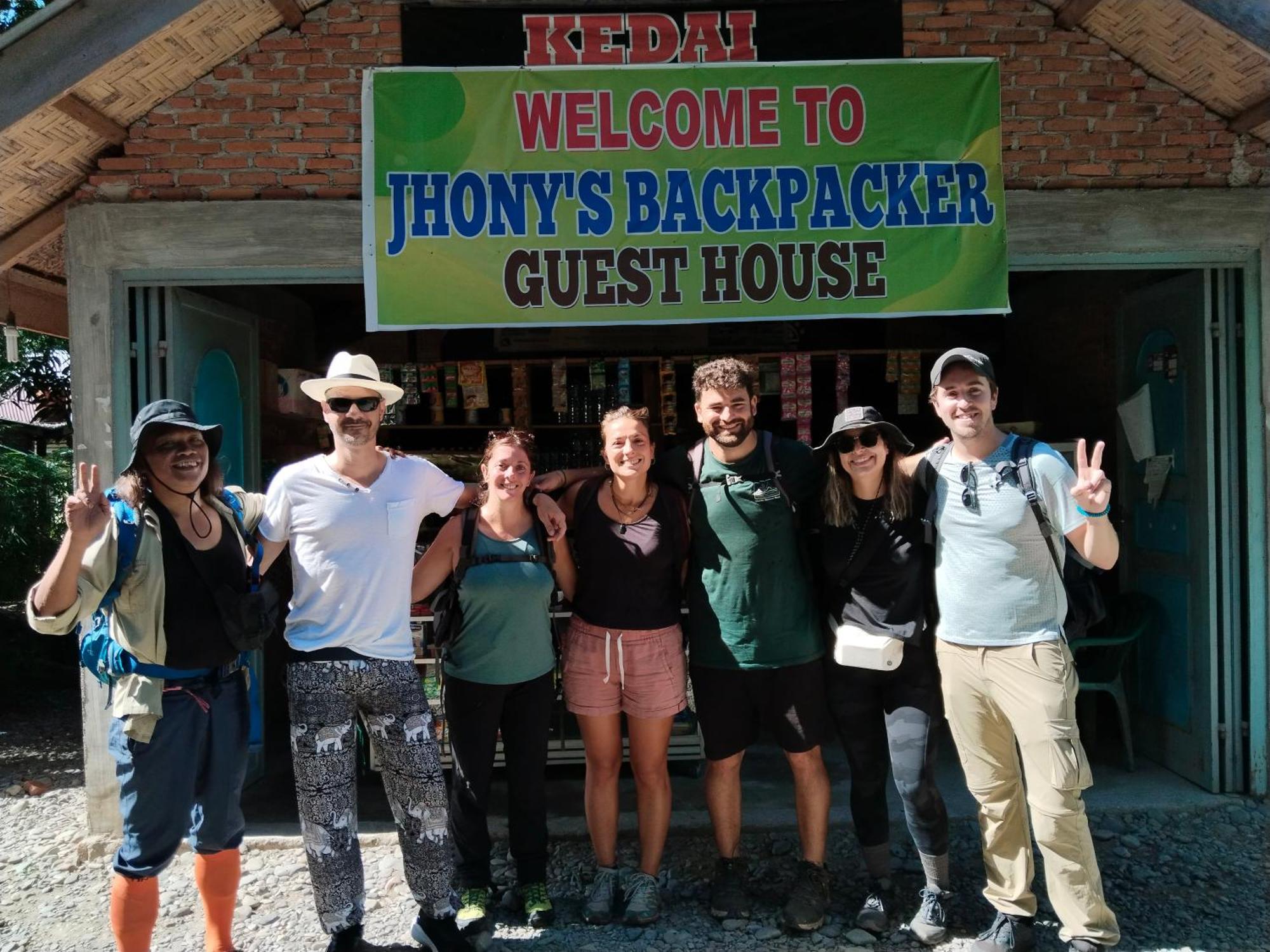 Jhony'S Backpacker-Guest House Only Stay Here Book Treking With Us Bukit Lawang Zewnętrze zdjęcie