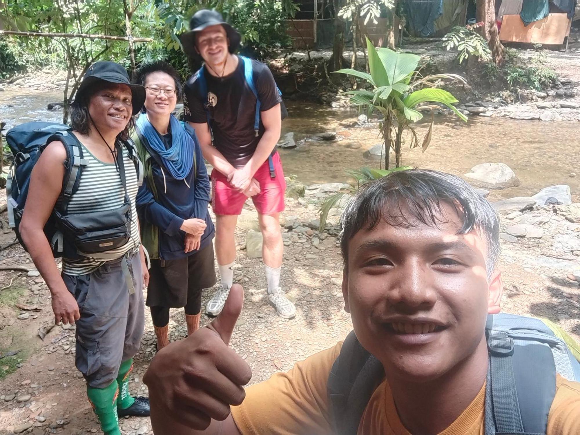 Jhony'S Backpacker-Guest House Only Stay Here Book Treking With Us Bukit Lawang Zewnętrze zdjęcie