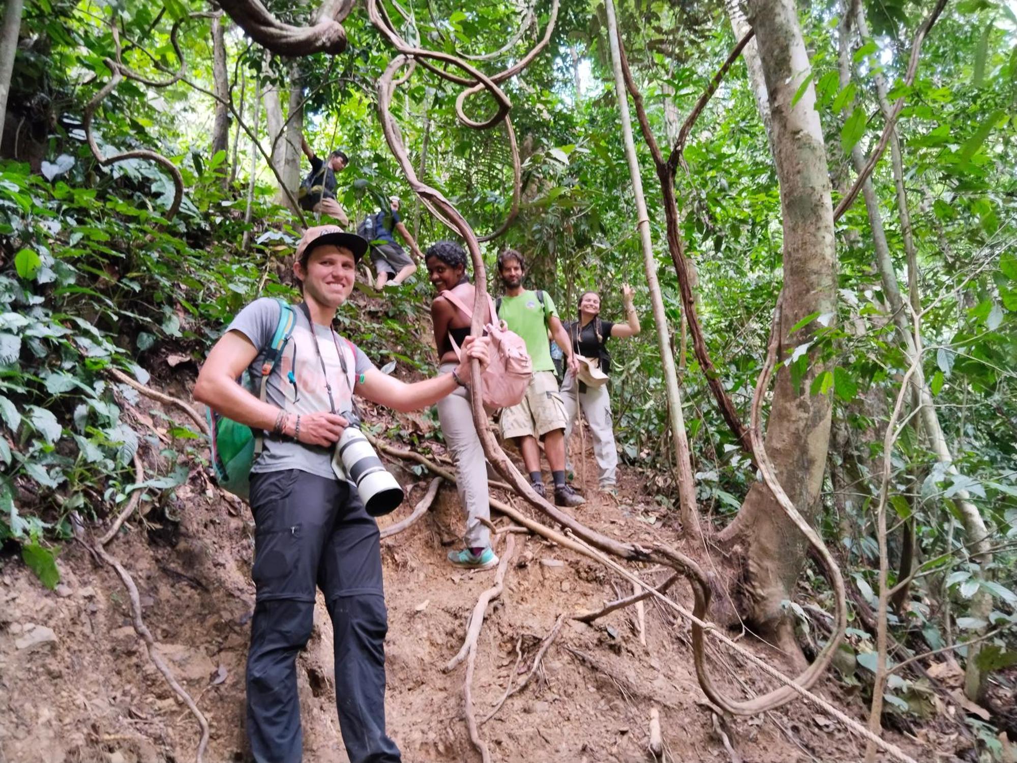 Jhony'S Backpacker-Guest House Only Stay Here Book Treking With Us Bukit Lawang Zewnętrze zdjęcie