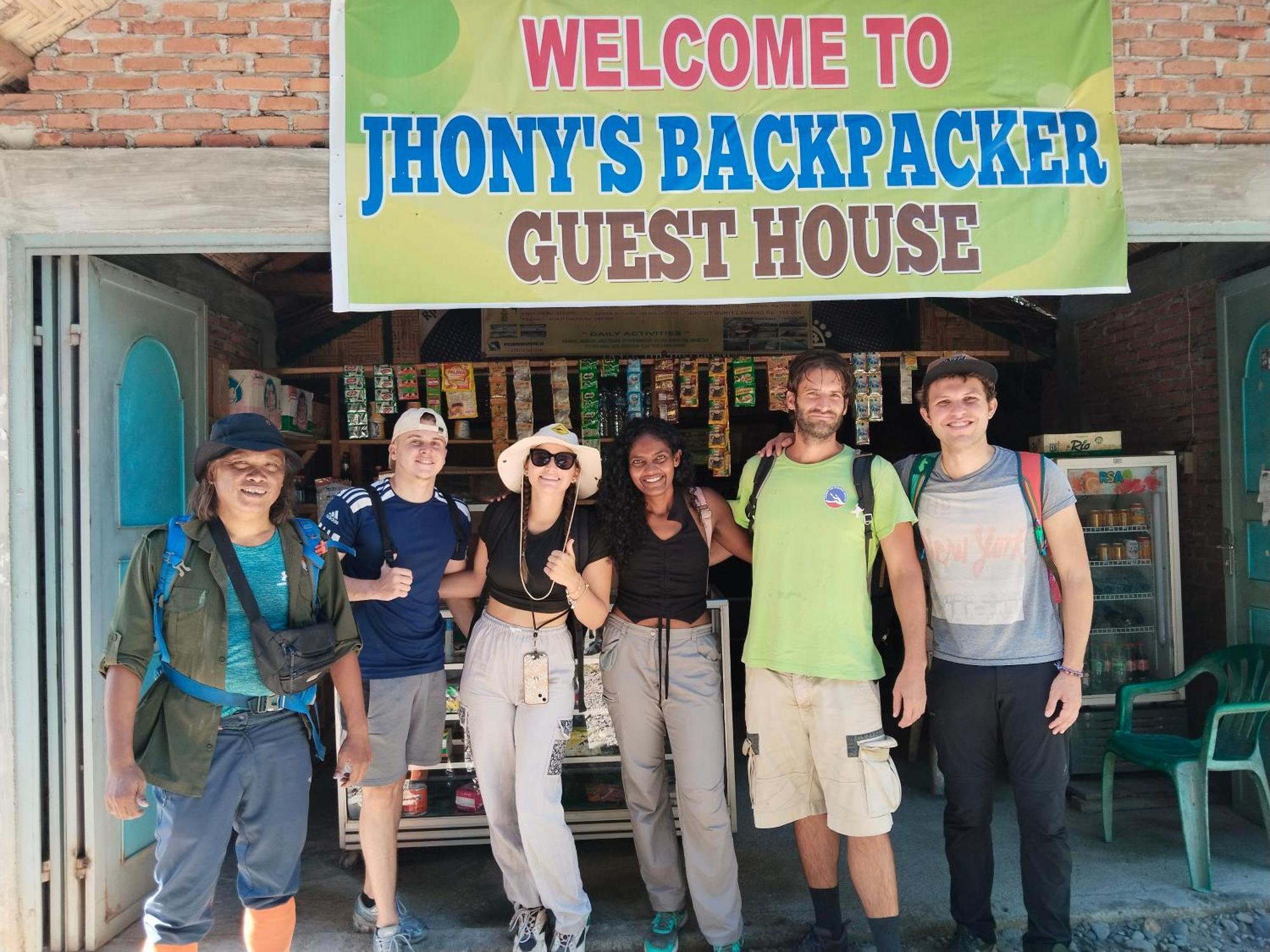 Jhony'S Backpacker-Guest House Only Stay Here Book Treking With Us Bukit Lawang Zewnętrze zdjęcie