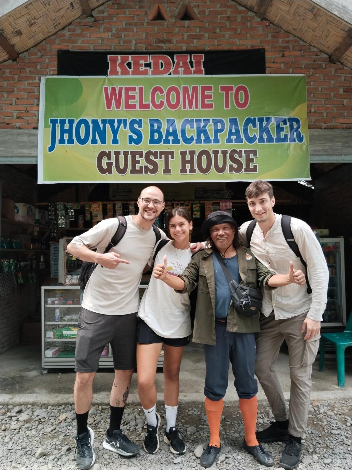 Jhony'S Backpacker-Guest House Only Stay Here Book Treking With Us Bukit Lawang Zewnętrze zdjęcie