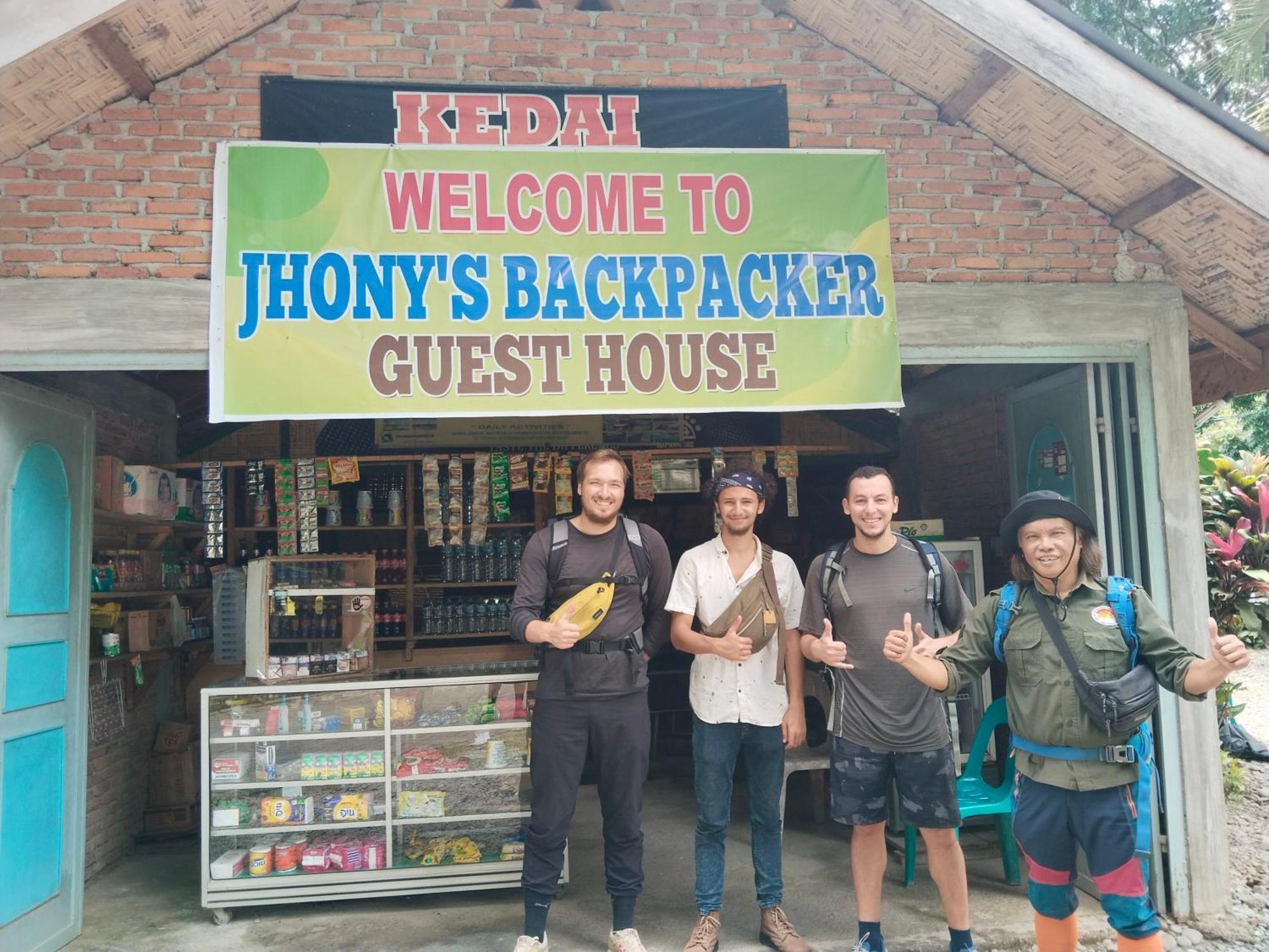 Jhony'S Backpacker-Guest House Only Stay Here Book Treking With Us Bukit Lawang Zewnętrze zdjęcie