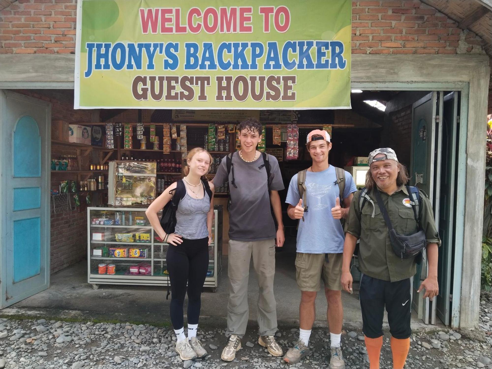 Jhony'S Backpacker-Guest House Only Stay Here Book Treking With Us Bukit Lawang Zewnętrze zdjęcie