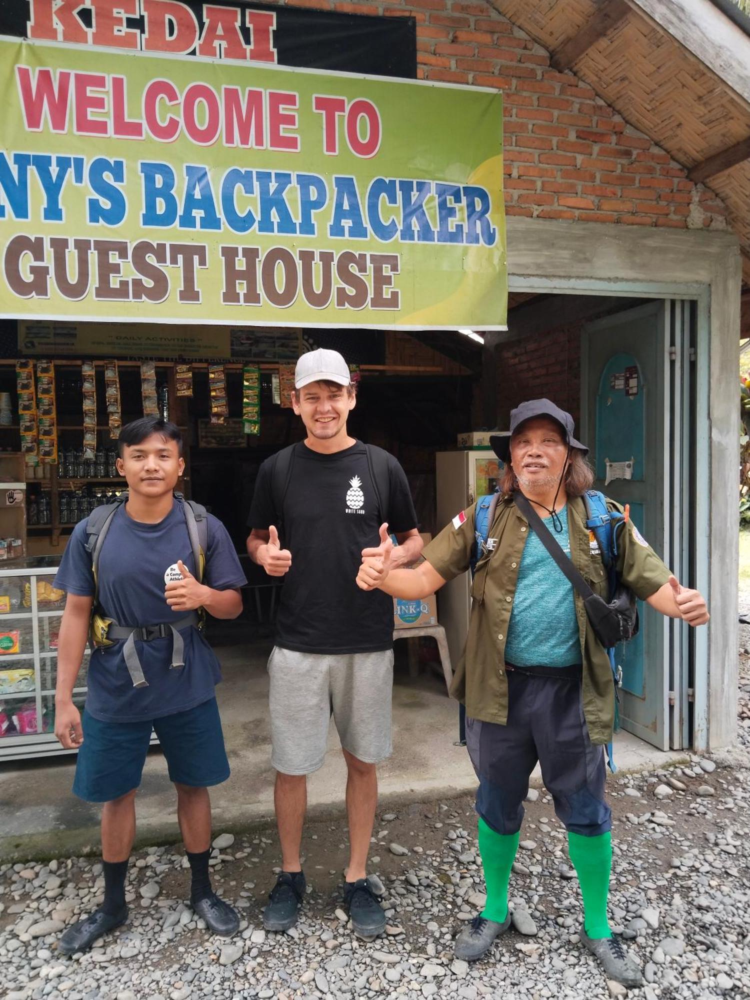 Jhony'S Backpacker-Guest House Only Stay Here Book Treking With Us Bukit Lawang Zewnętrze zdjęcie