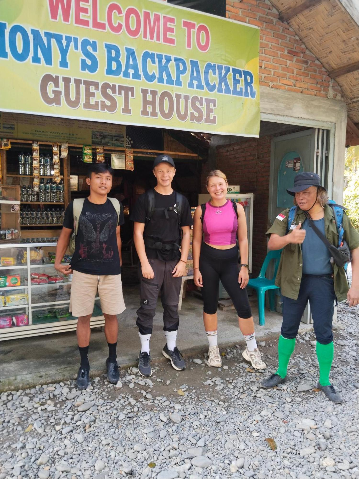 Jhony'S Backpacker-Guest House Only Stay Here Book Treking With Us Bukit Lawang Zewnętrze zdjęcie
