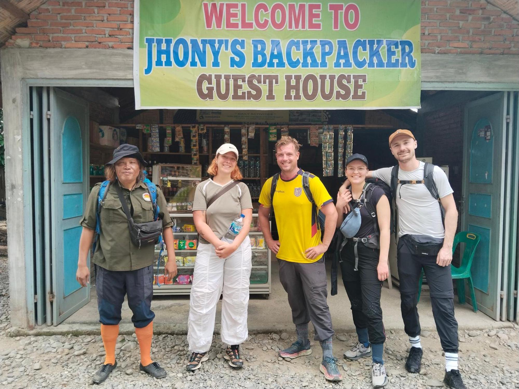 Jhony'S Backpacker-Guest House Only Stay Here Book Treking With Us Bukit Lawang Zewnętrze zdjęcie