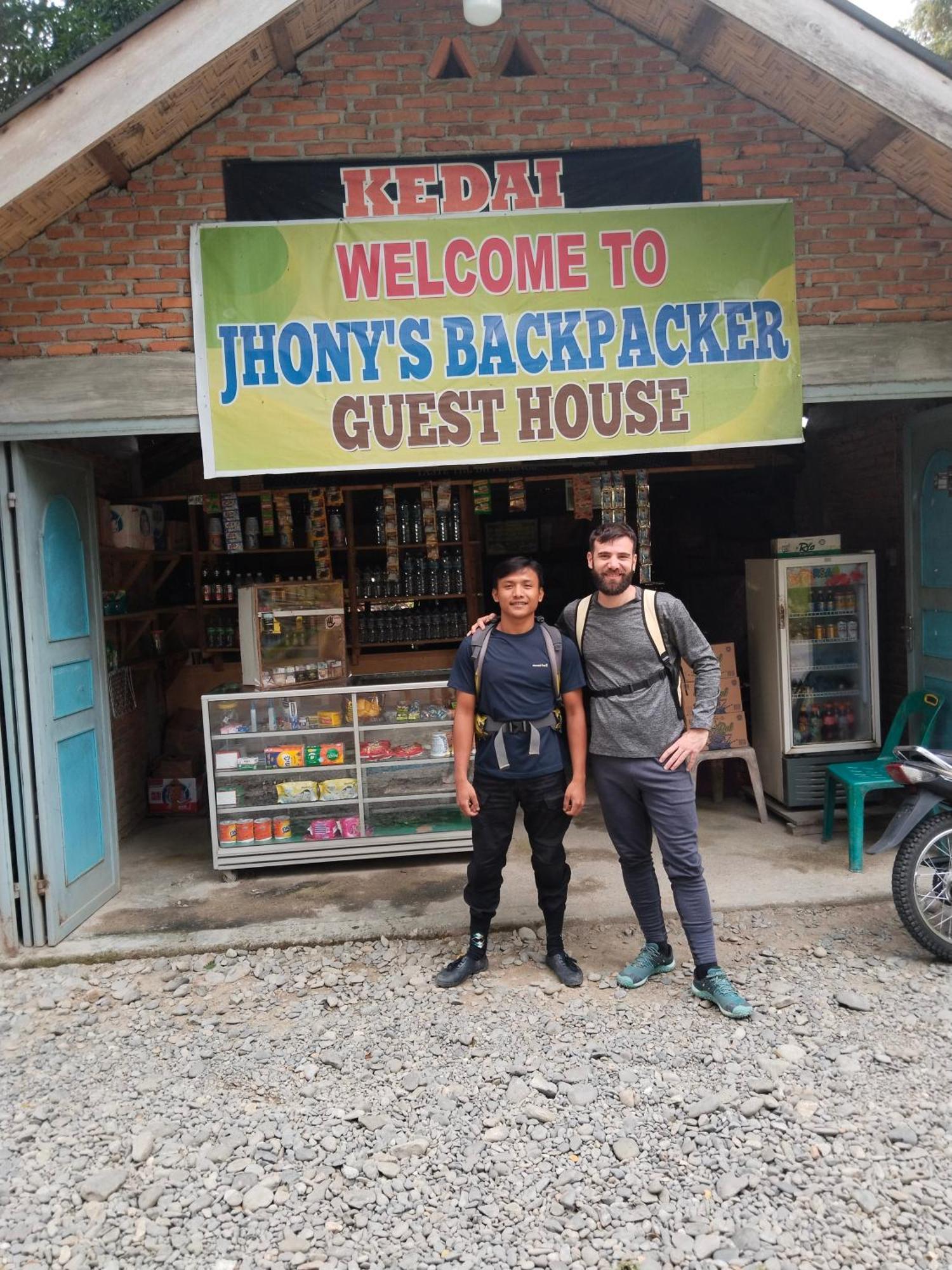 Jhony'S Backpacker-Guest House Only Stay Here Book Treking With Us Bukit Lawang Zewnętrze zdjęcie