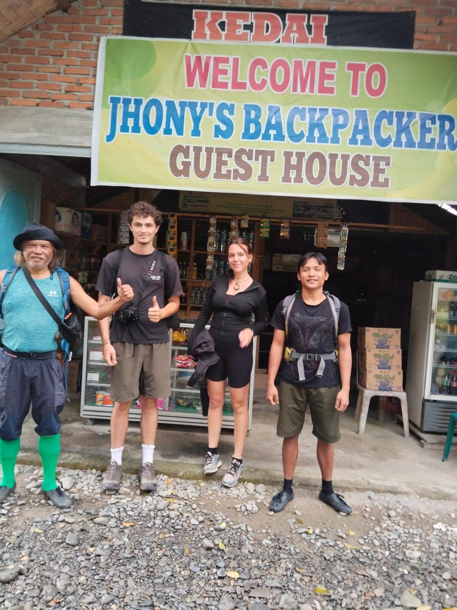 Jhony'S Backpacker-Guest House Only Stay Here Book Treking With Us Bukit Lawang Zewnętrze zdjęcie