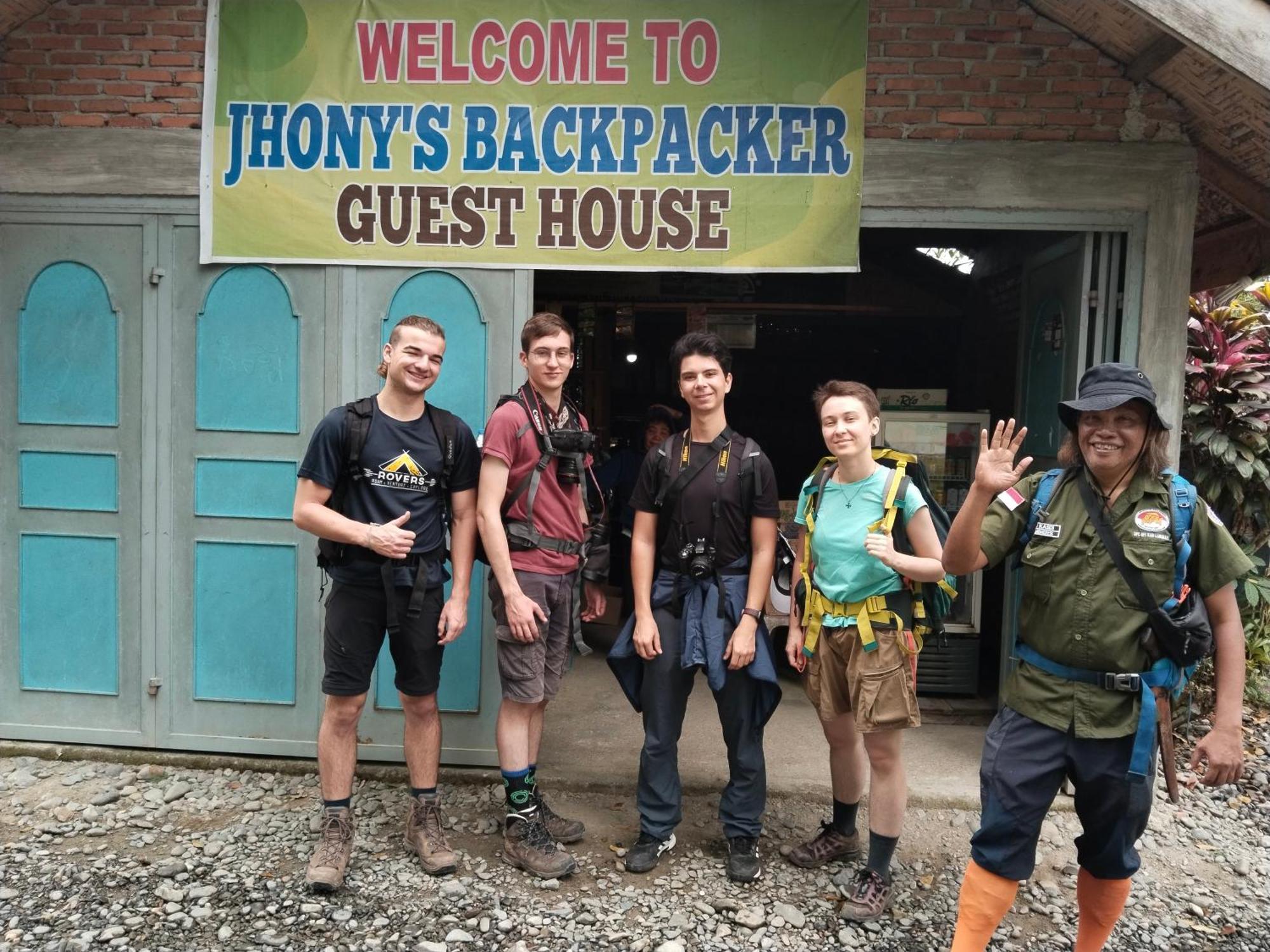 Jhony'S Backpacker-Guest House Only Stay Here Book Treking With Us Bukit Lawang Zewnętrze zdjęcie