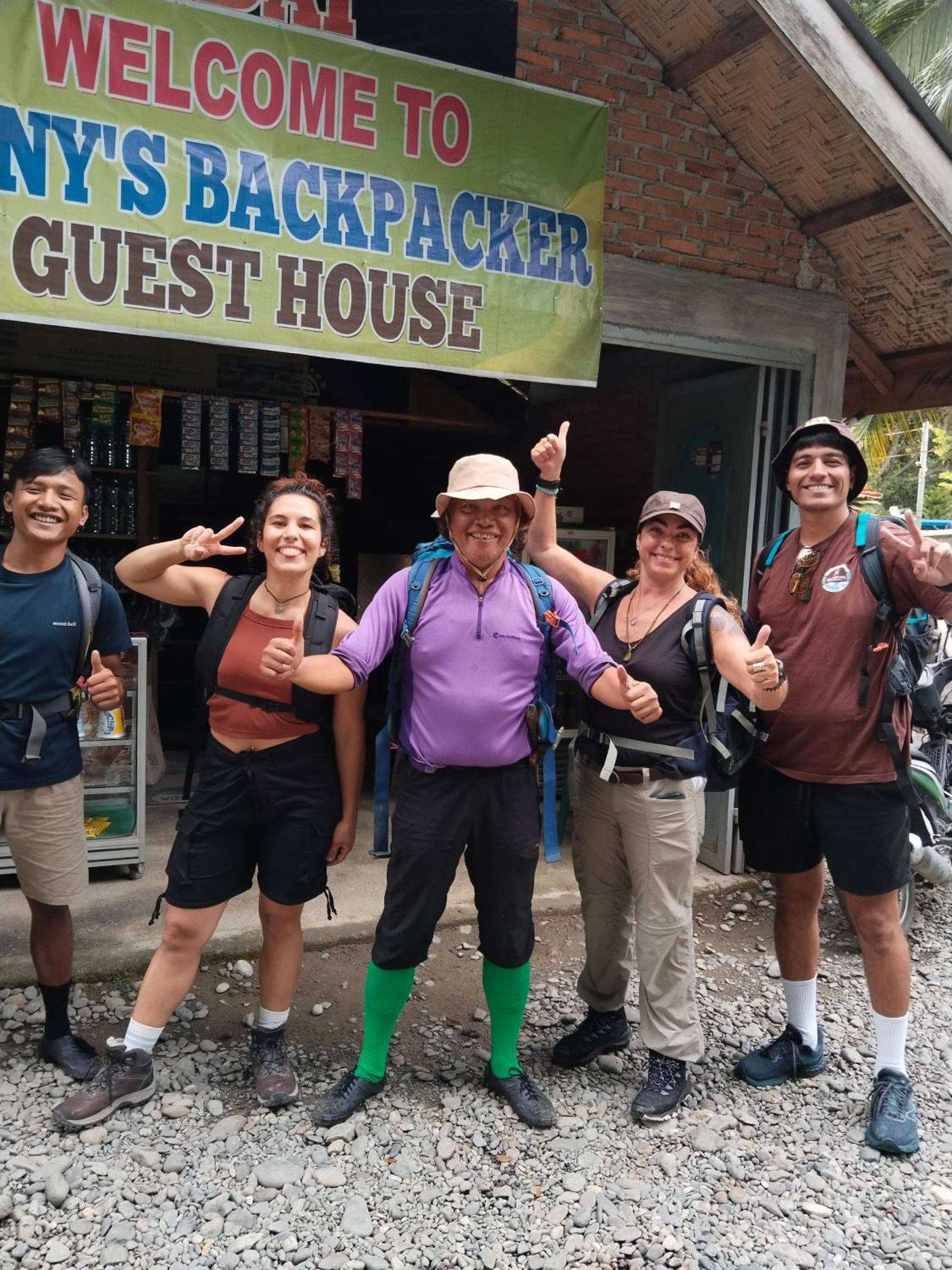 Jhony'S Backpacker-Guest House Only Stay Here Book Treking With Us Bukit Lawang Zewnętrze zdjęcie