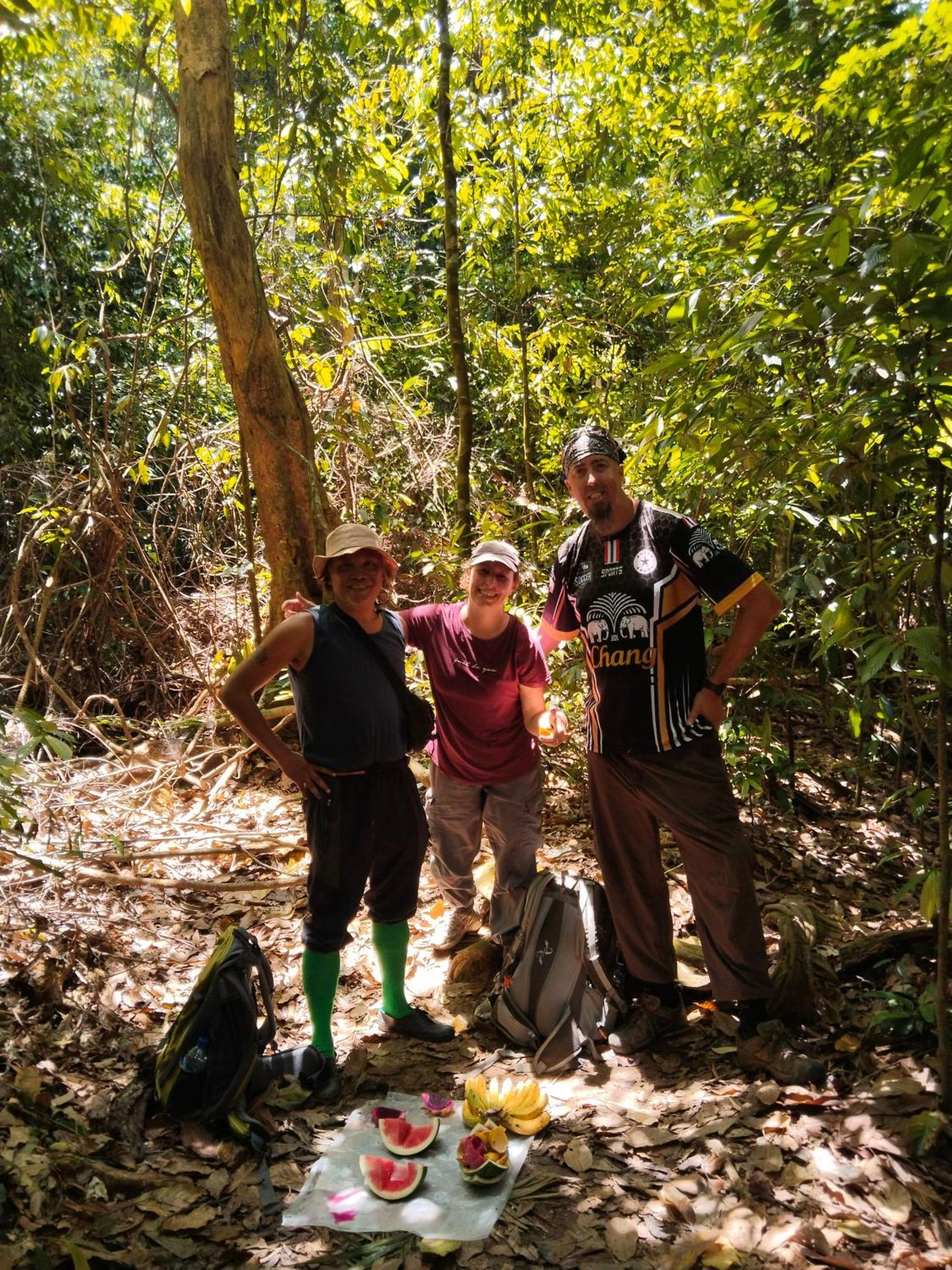 Jhony'S Backpacker-Guest House Only Stay Here Book Treking With Us Bukit Lawang Zewnętrze zdjęcie