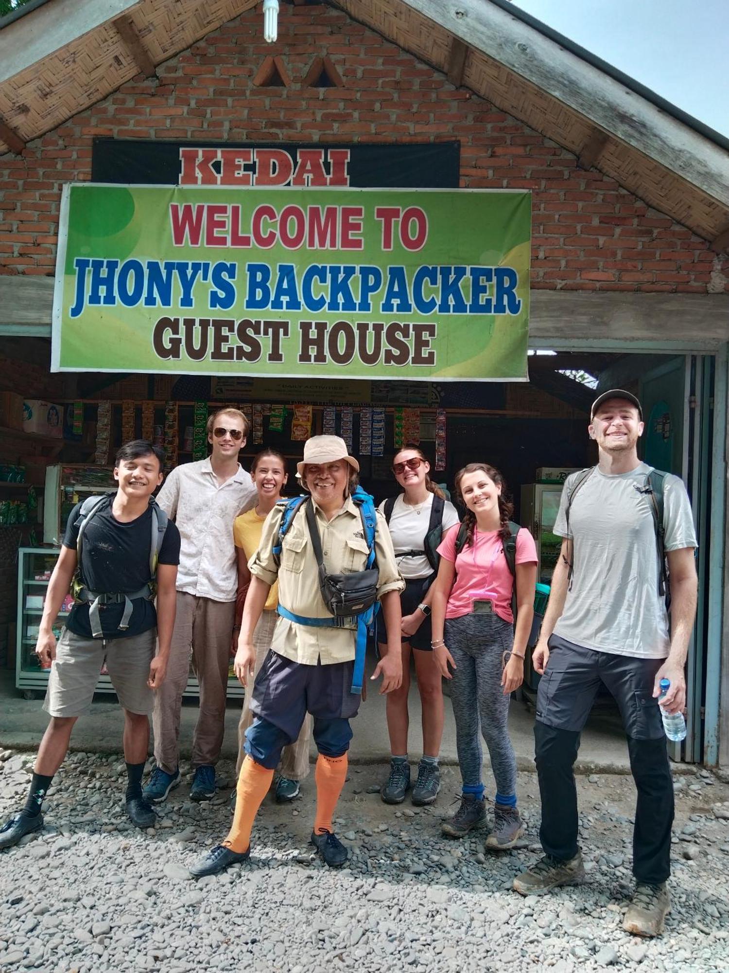 Jhony'S Backpacker-Guest House Only Stay Here Book Treking With Us Bukit Lawang Zewnętrze zdjęcie