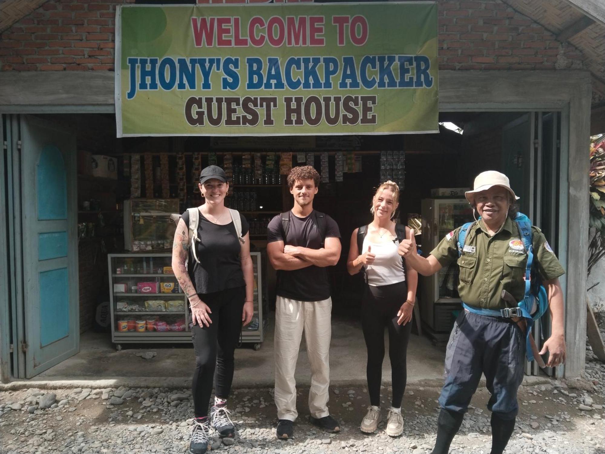 Jhony'S Backpacker-Guest House Only Stay Here Book Treking With Us Bukit Lawang Zewnętrze zdjęcie