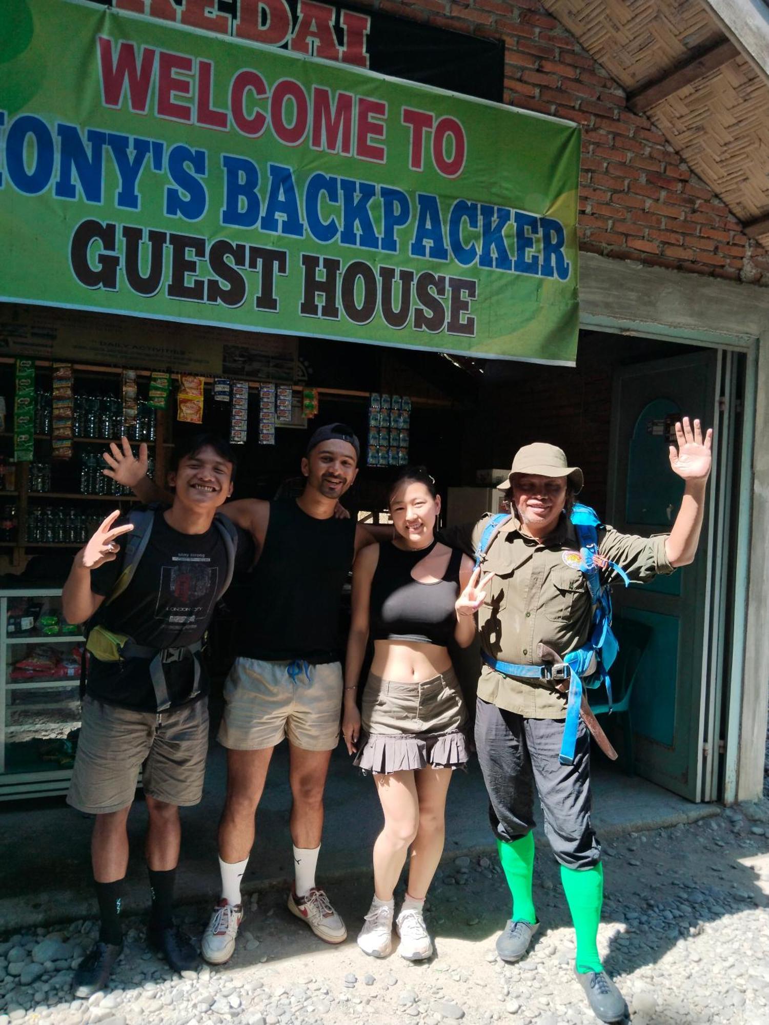 Jhony'S Backpacker-Guest House Only Stay Here Book Treking With Us Bukit Lawang Zewnętrze zdjęcie